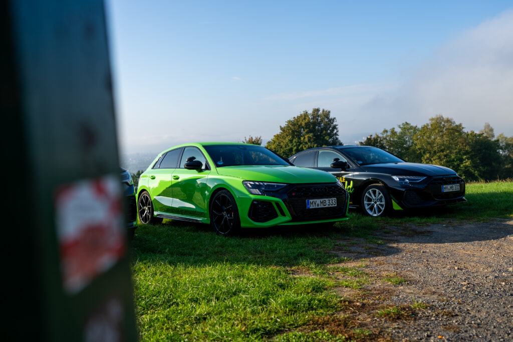 Fahrschule Grünwald in Vallendar – moderne Ausbildungsfahrzeuge auf dem Übungsplatz